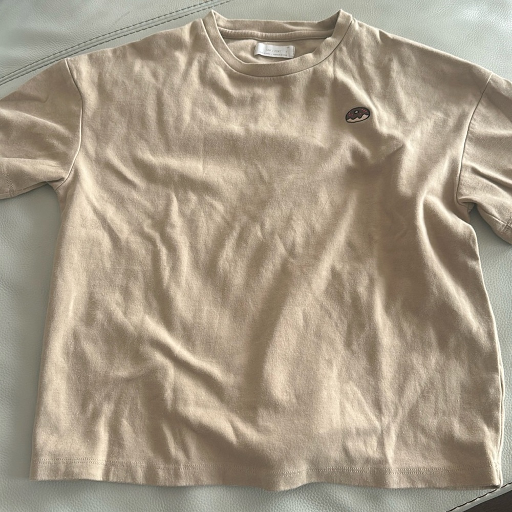 Oak + Fort cotton t-shirt with small donut decor in beige